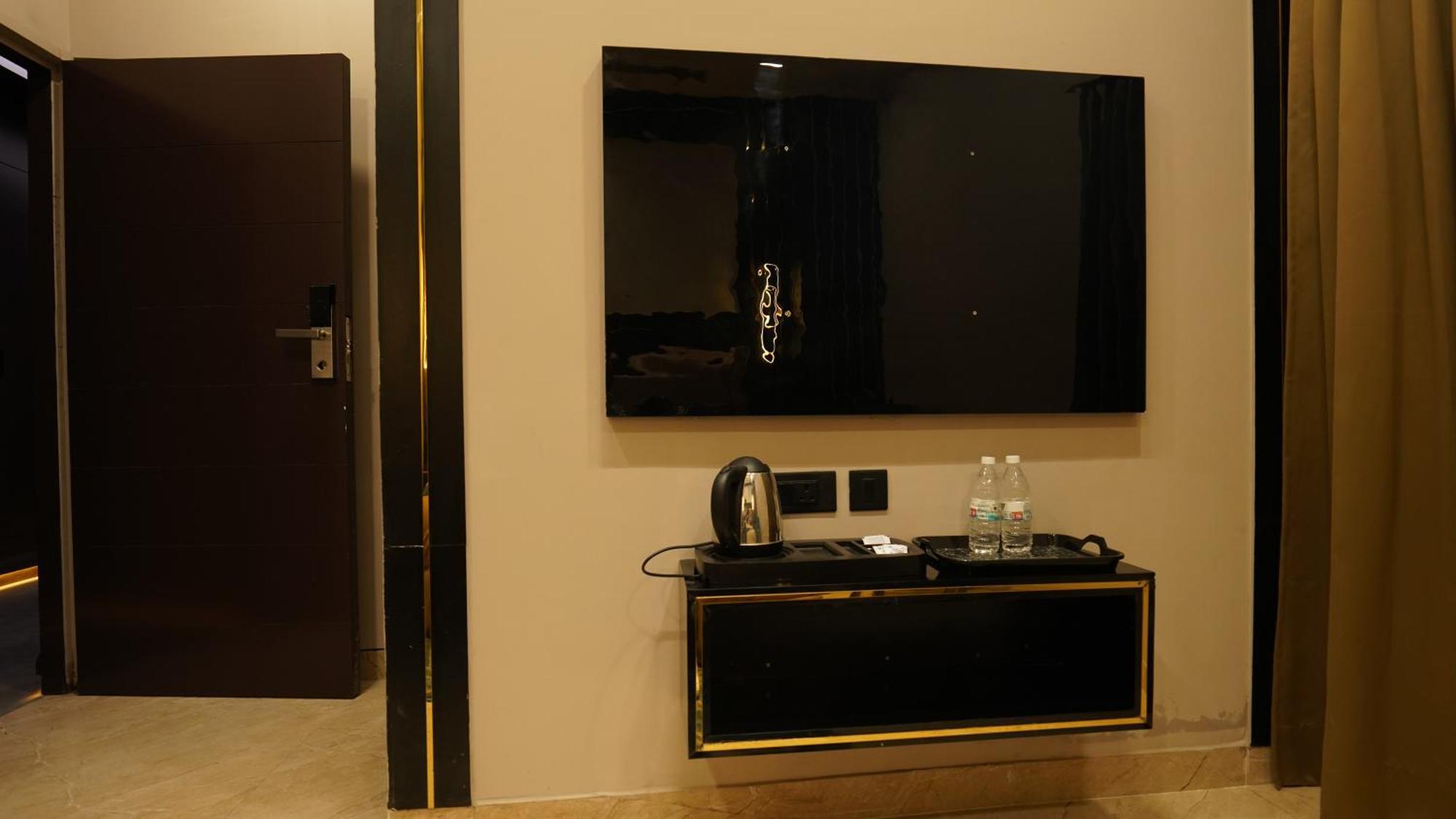 Aquila Grand Suites - Noida Sector 136 外观 照片